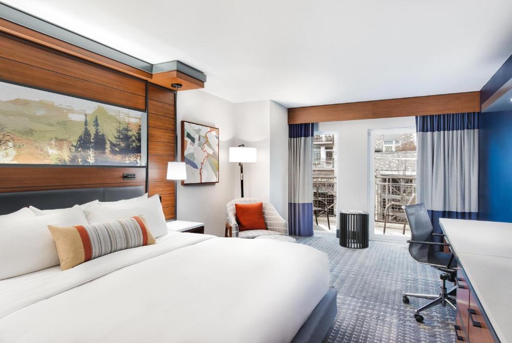 King Room with Balcony interior